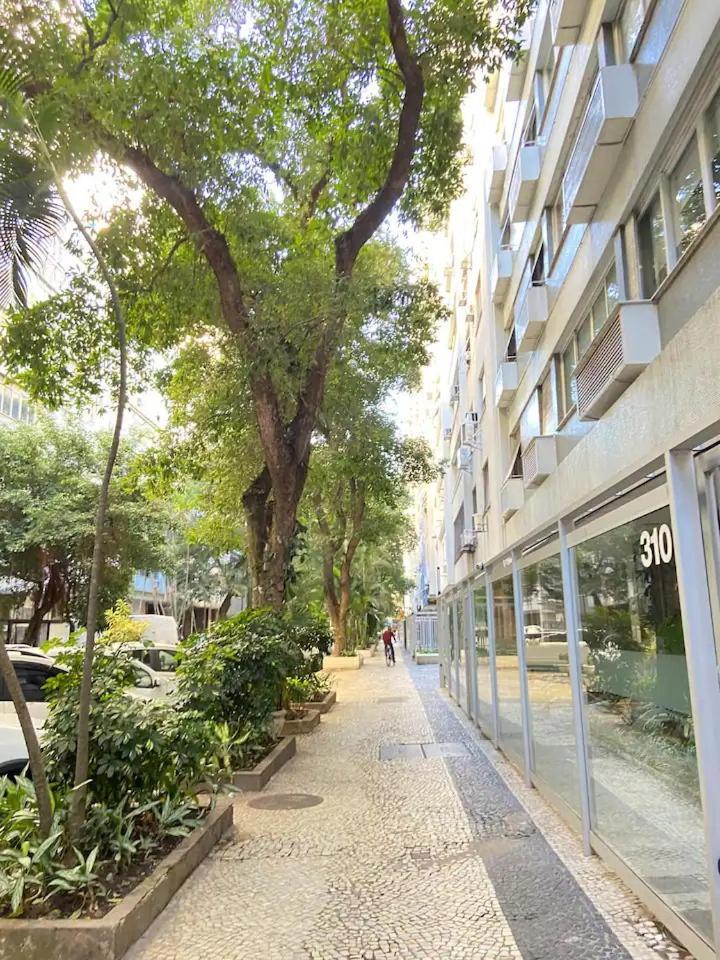 Espacoso E Bem Localizado Em Copanema Appartement
